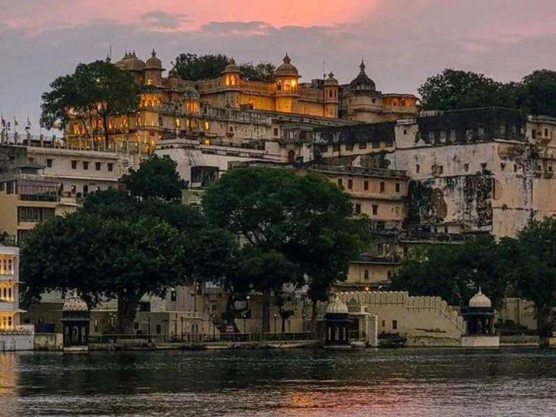 Best Udaipur Taxi Tour Packages for Tourists
